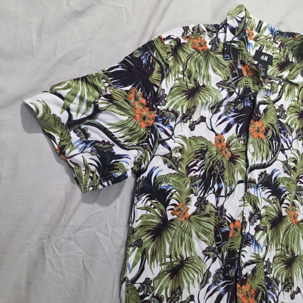 H&M Men's Hawaiian Shirt Palm Tree Print Button Up Short Sleeve Resort Size S - Picture 3 of 11